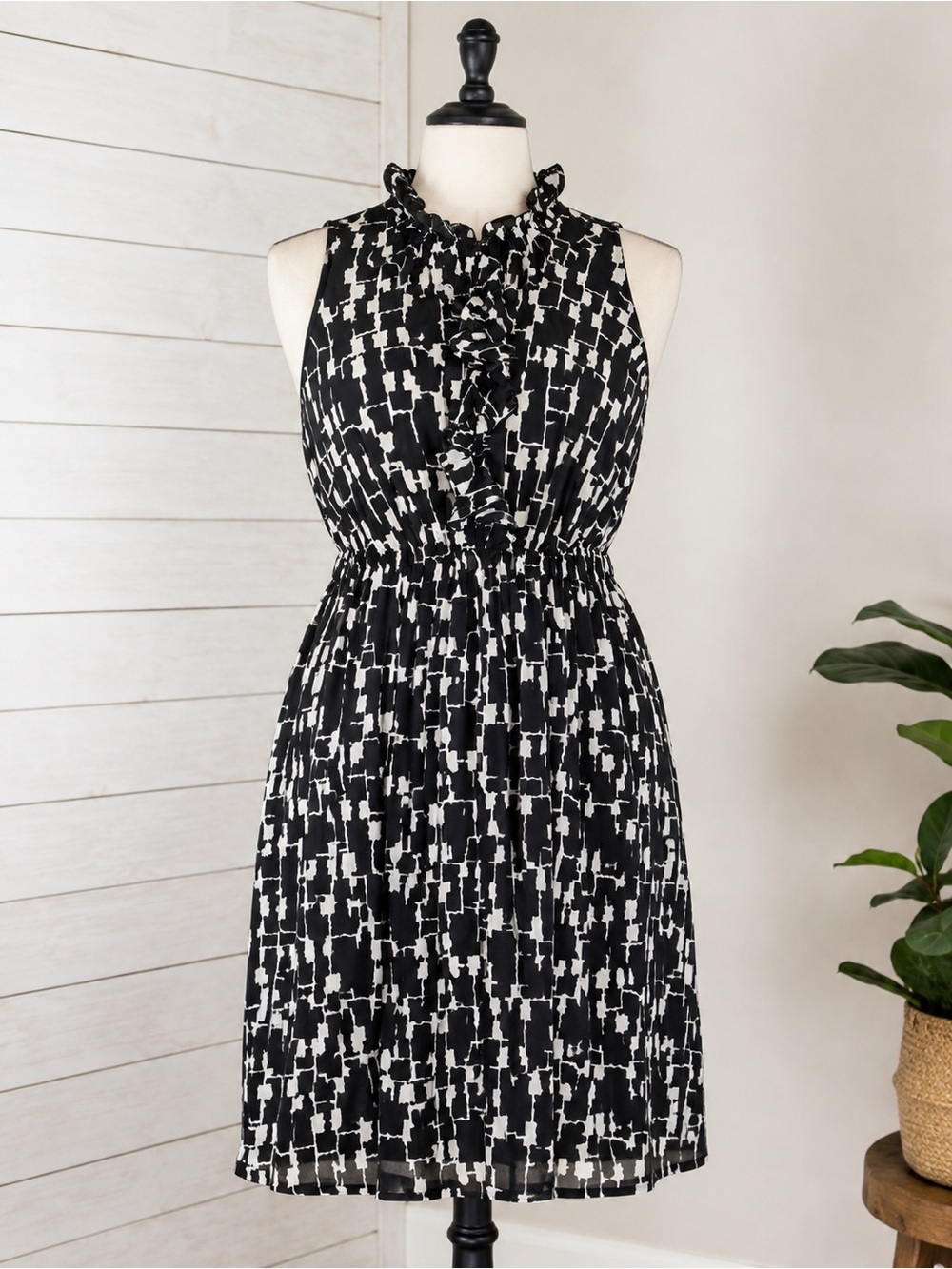 Merona Plus Size 1X Black White Abstract Ruffle Dress Sleeveless